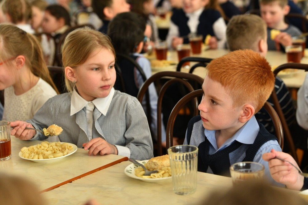 Кузбасские школьники младших классов будут бесплатно получать горячее питание