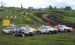 участники открытого чемпионата города Полысаево по автокроссу